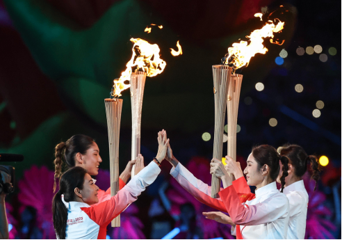 电光水雾系统营造“科技火焰” 十五运会开幕式主火炬惊艳亮相